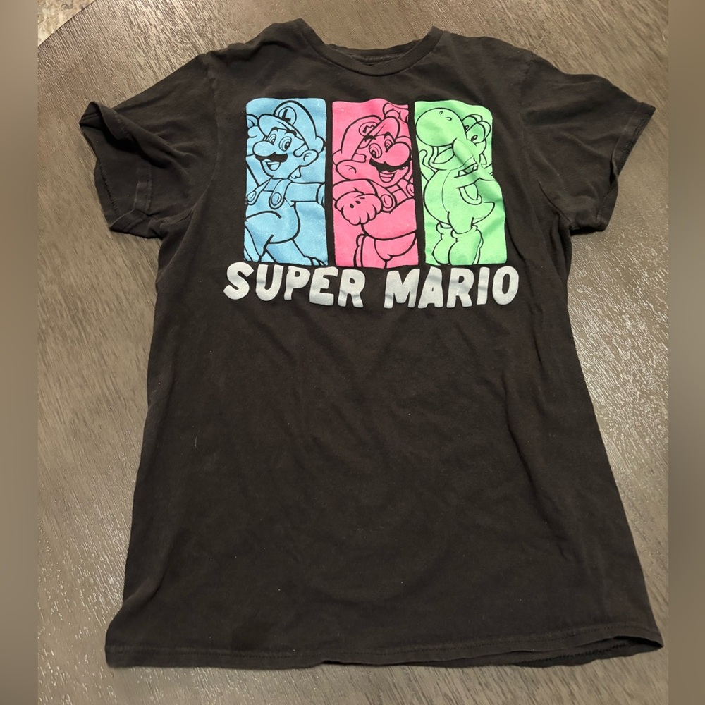 Super Mario T Shirt Small
